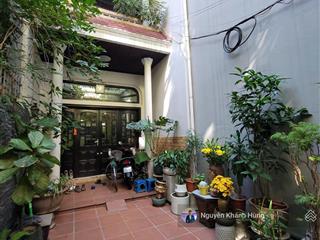 Bán nhà riêng tt cầu giấy  ô tô tránh, gara ô tô  2 sân trước sau  4 tầng, ô chờ thang máy