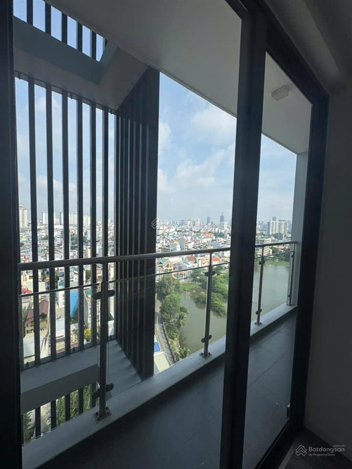 Bán căn hộ 3pn full nội thất mặt tiền đường nguyễn văn linh  8,4 tỷ  154m2  0931 272 ***