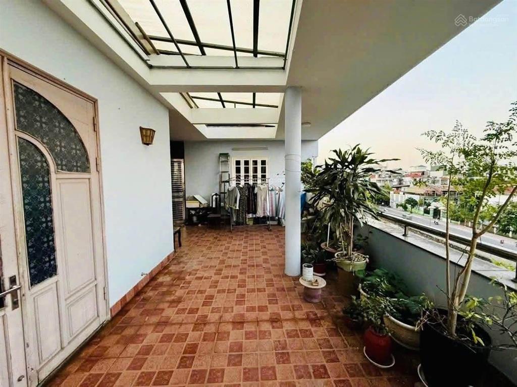 Hàng độc! mặt phố nguyễn lân 100m 5t mt 11.8m thang máy lô góc vỉa hè  giá đầu tư 32.8 tỷ
