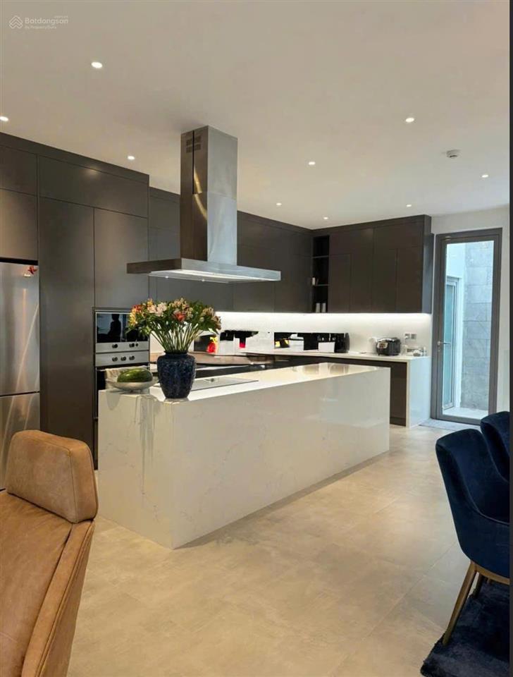 69 tỷ  bán biệt thự hồ bơi nguyễn văn hưởng tđ q2  dt 171m2  hầm 4 lầu  chdir 69 tỷ tl