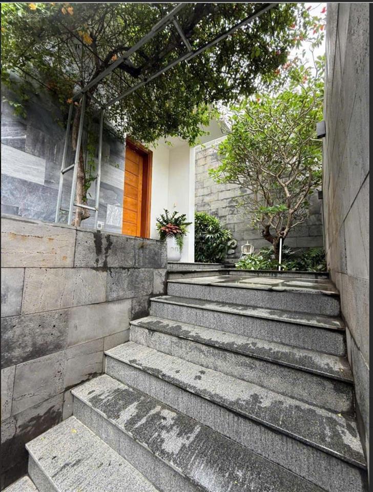 69 tỷ  bán biệt thự hồ bơi nguyễn văn hưởng tđ q2  dt 171m2  hầm 4 lầu  chdir 69 tỷ tl