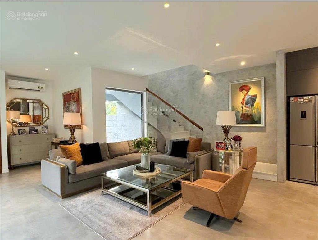 69 tỷ  bán biệt thự hồ bơi nguyễn văn hưởng tđ q2  dt 171m2  hầm 4 lầu  chdir 69 tỷ tl