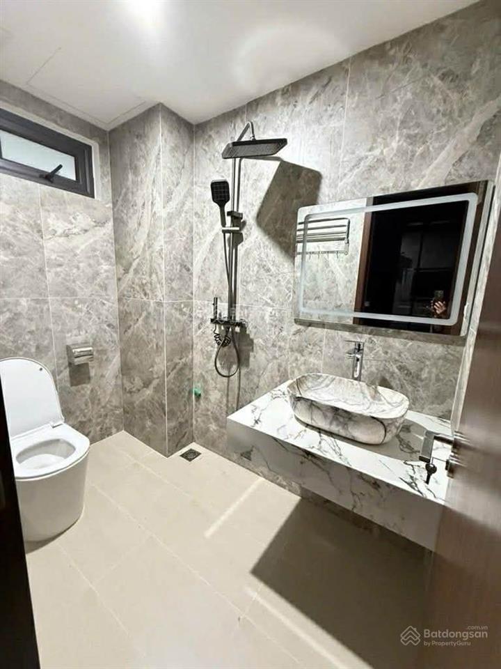 Cần bán nhà đẹp phố kim ngưu  quận hai bà trưng 49m2 5tầng thang máy vf3 vào nhà tốt