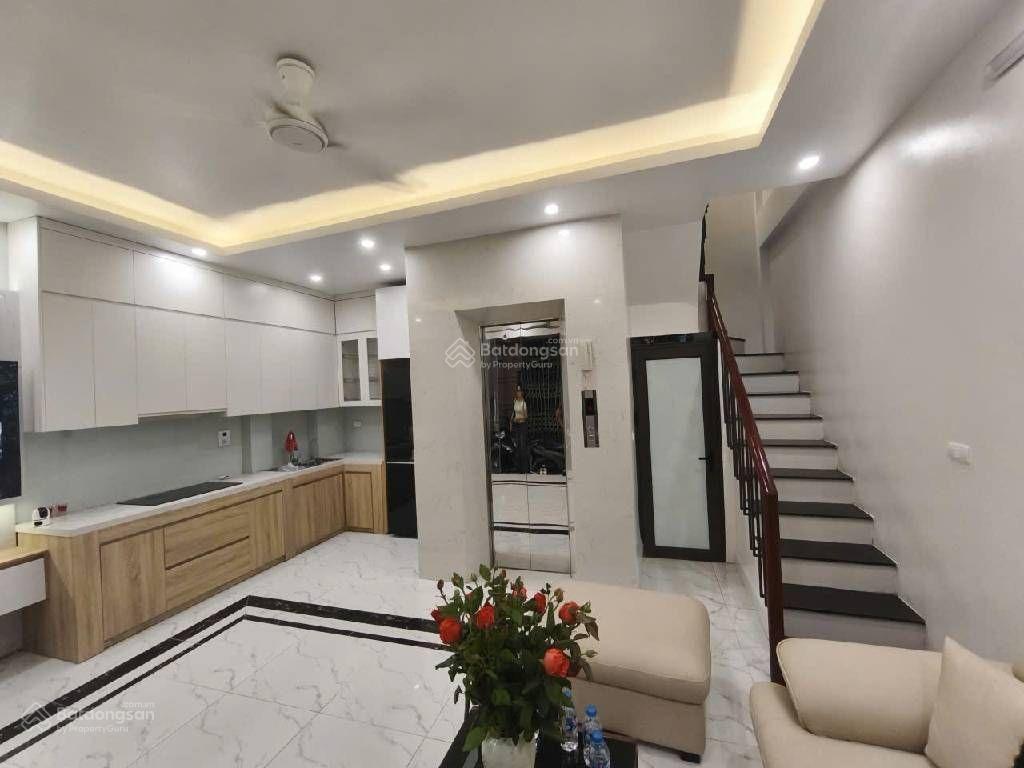 Bán nr trương định, giá siêu hời 9,845 tỷ, 42m2, 4pn, 5wc, 5 tầng thang máy gần ngã tư chợ mơ