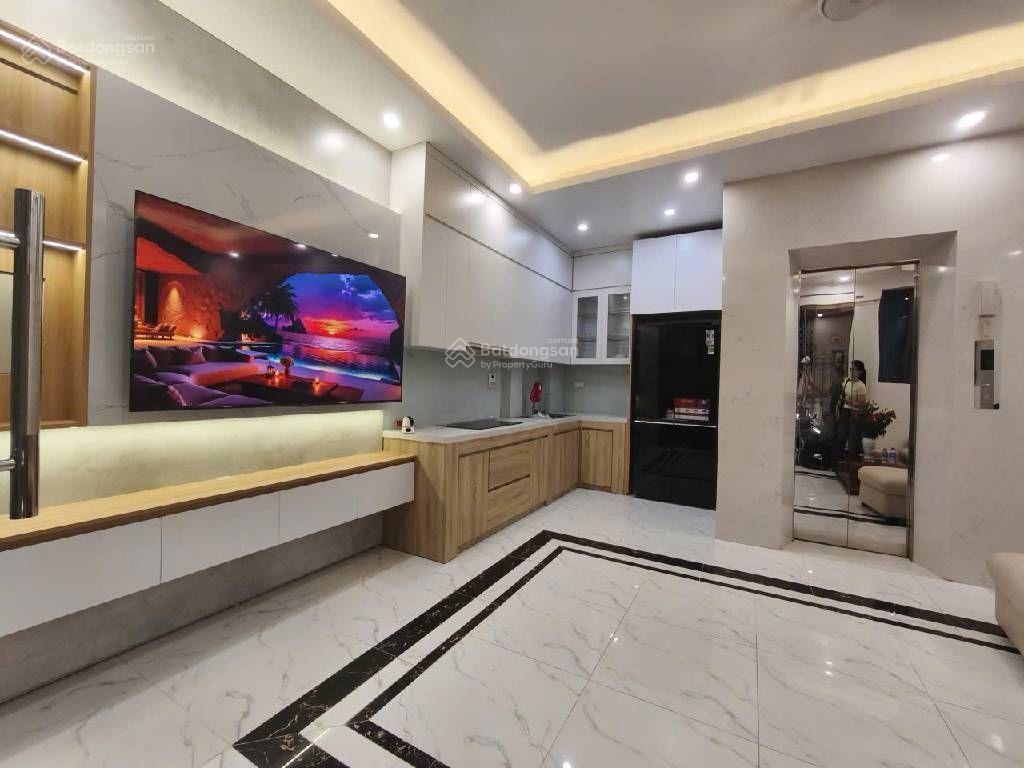 Bán nr trương định, giá siêu hời 9,845 tỷ, 42m2, 4pn, 5wc, 5 tầng thang máy gần ngã tư chợ mơ
