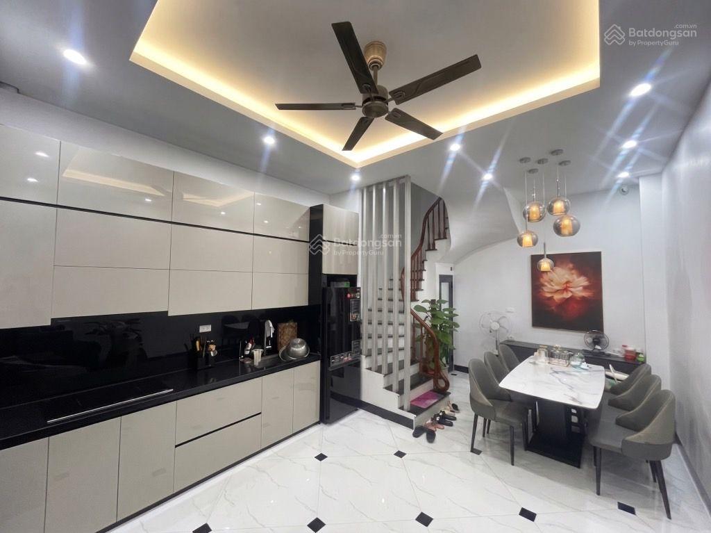 Bán nr trương định, giá siêu hời 9,845 tỷ, 42m2, 4pn, 5wc, 5 tầng thang máy gần ngã tư chợ mơ