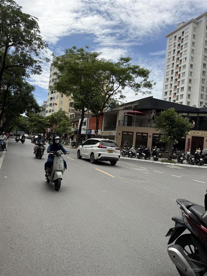 Nhỉnh 8 tỷ có ngay nhà đẹp phố kim ngưu hbt 50m 4 tầng 4 phòng ô tô đỗ cửa  quy hoạch ổn định