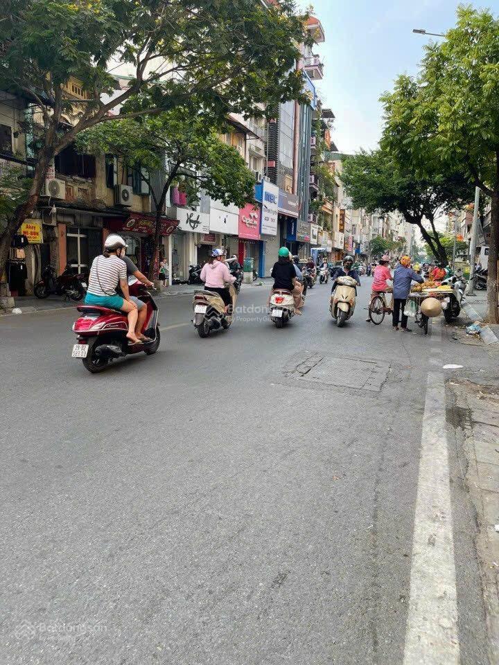 Nhỉnh 8 tỷ có ngay nhà đẹp phố kim ngưu hbt 50m 4 tầng 4 phòng ô tô đỗ cửa  quy hoạch ổn định