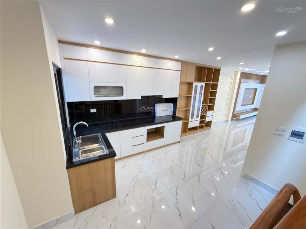 Bán gấp nhà mới 60m2 6tầng ô tô thang máyfull nội thất ngõ 622 minh khai  hbt  sát time city