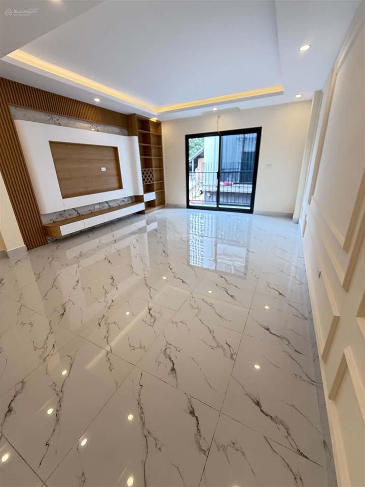 Bán gấp nhà mới 60m2 6tầng ô tô thang máyfull nội thất ngõ 622 minh khai  hbt  sát time city