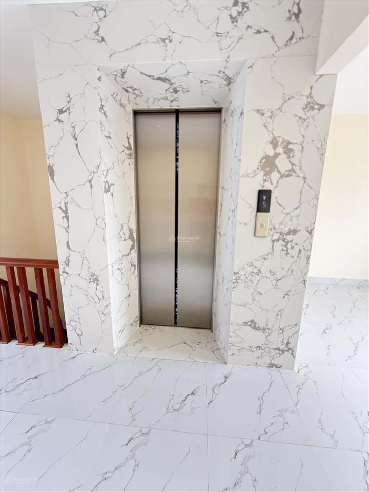 Bán gấp nhà mới 60m2 6tầng ô tô thang máyfull nội thất ngõ 622 minh khai  hbt  sát time city