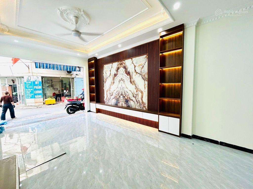 Chỉ hơn 11 tỷ có nhà 5 tầng mới phố lĩnh nam  hoàng mai thang máy  ô tô  kinh doanh cho thuê tốt