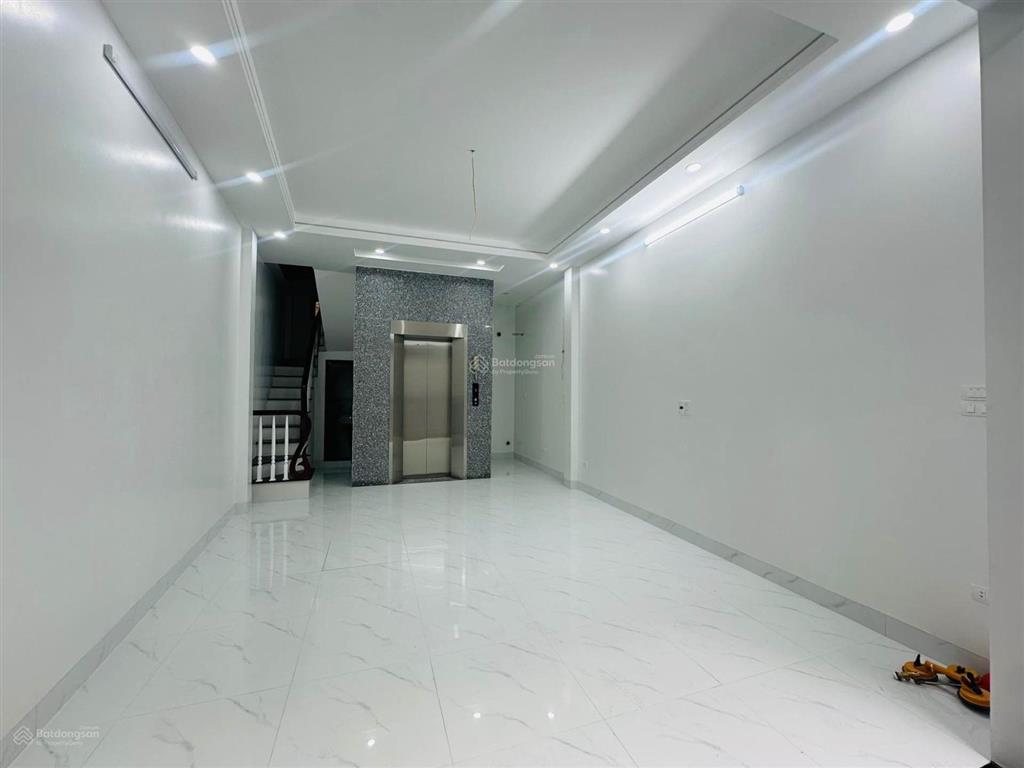 Bán nhà cách 1 nhà ra mặt phố lê thanh nghị  hbt 45m2 5tầng 3ngủ đẹp thang máy mới keng 10 tỷ xíu