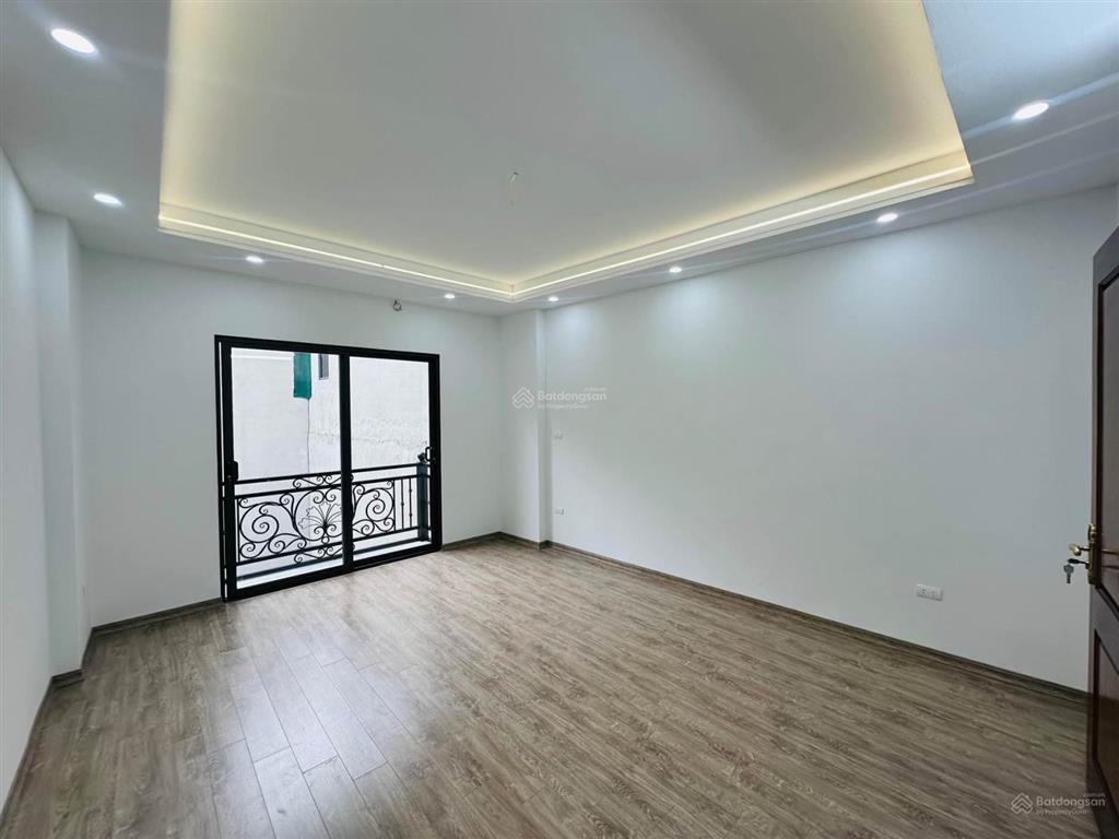 Bán nhà cách 1 nhà ra mặt phố lê thanh nghị  hbt 45m2 5tầng 3ngủ đẹp thang máy mới keng 10 tỷ xíu