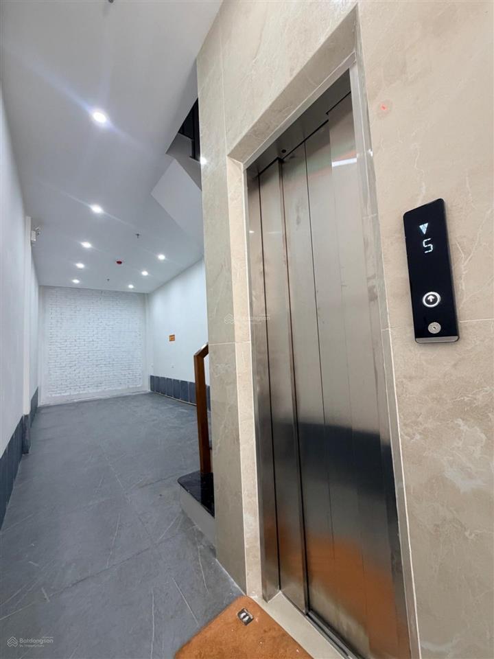 Bán nhà cách 1 nhà ra mặt phố lê thanh nghị  hbt 45m2 5tầng 3ngủ đẹp thang máy mới keng 10 tỷ xíu
