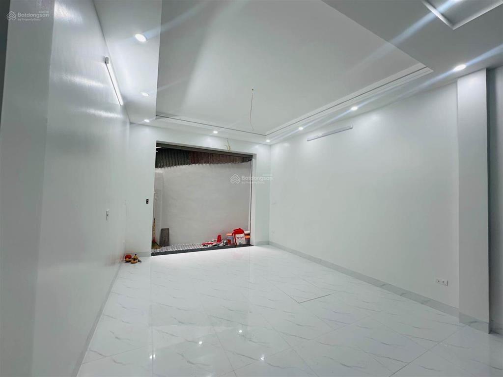Bán nhà cách 1 nhà ra mặt phố lê thanh nghị  hbt 45m2 5tầng 3ngủ đẹp thang máy mới keng 10 tỷ xíu