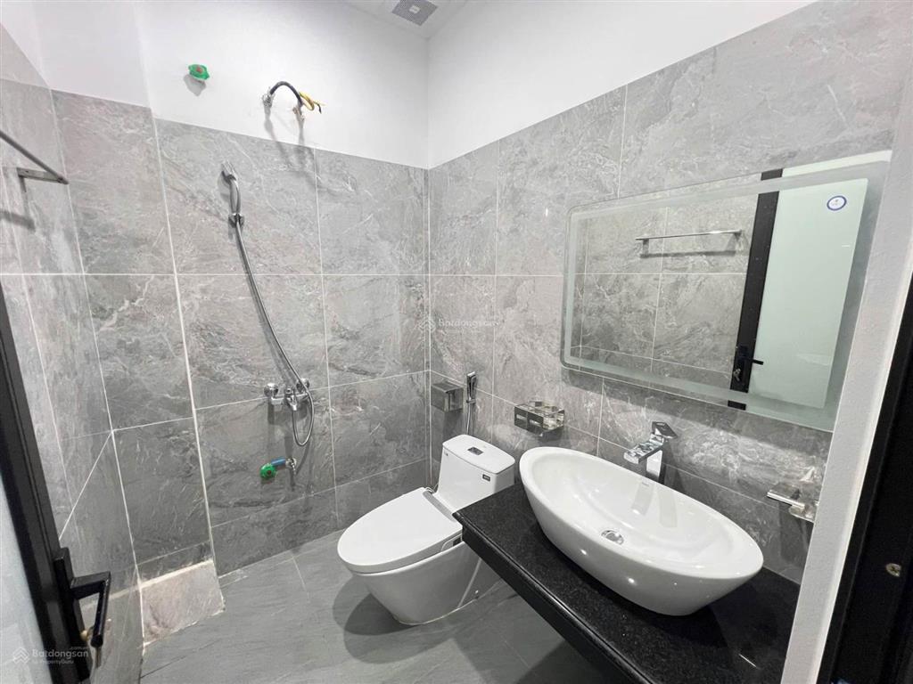 Cần bán nhà mặt phố trung tâm quận hoàng mai 46m2 7 tầng thang máy ô tô kinh doanh cho thuê tốt