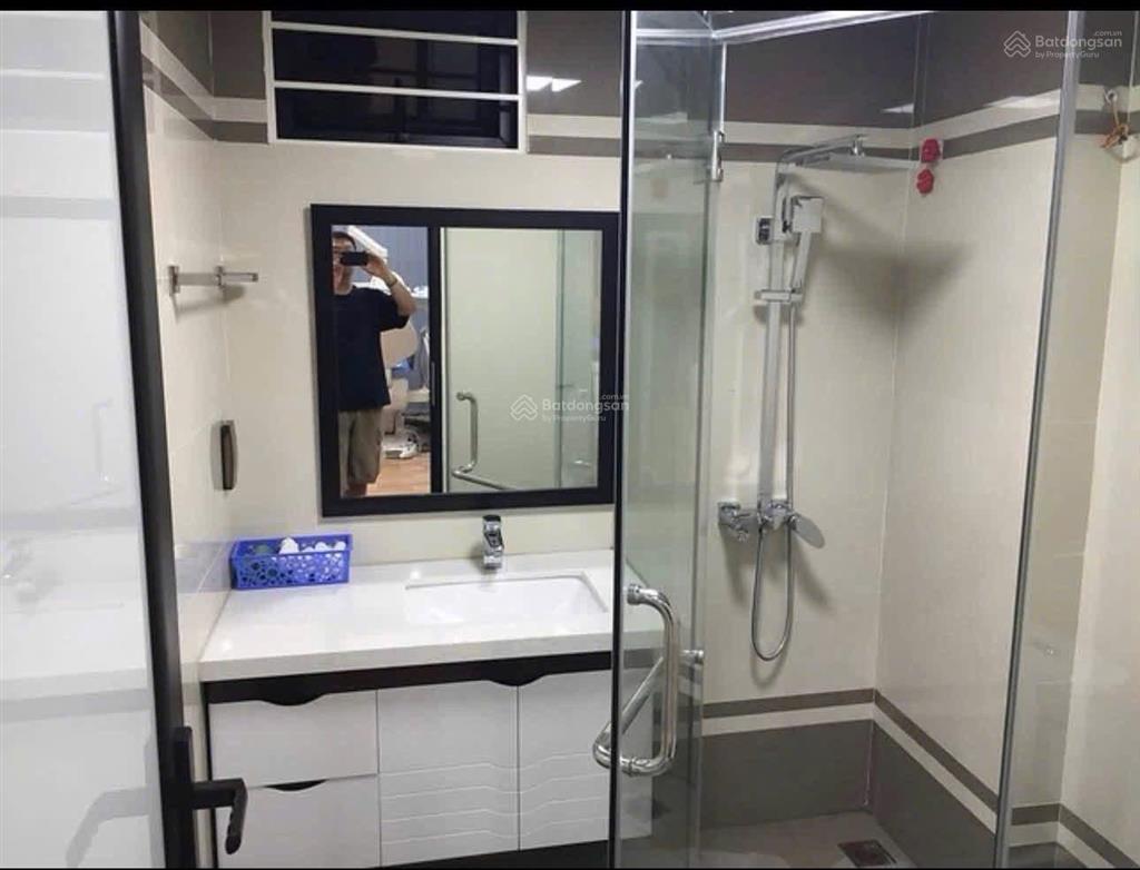 Cần cho thuê cả nhà mặt phố chùa quỳnh hai bà trưng 45m2 5tầng 200m2 ô tô kinh doanh gì cũng tốt