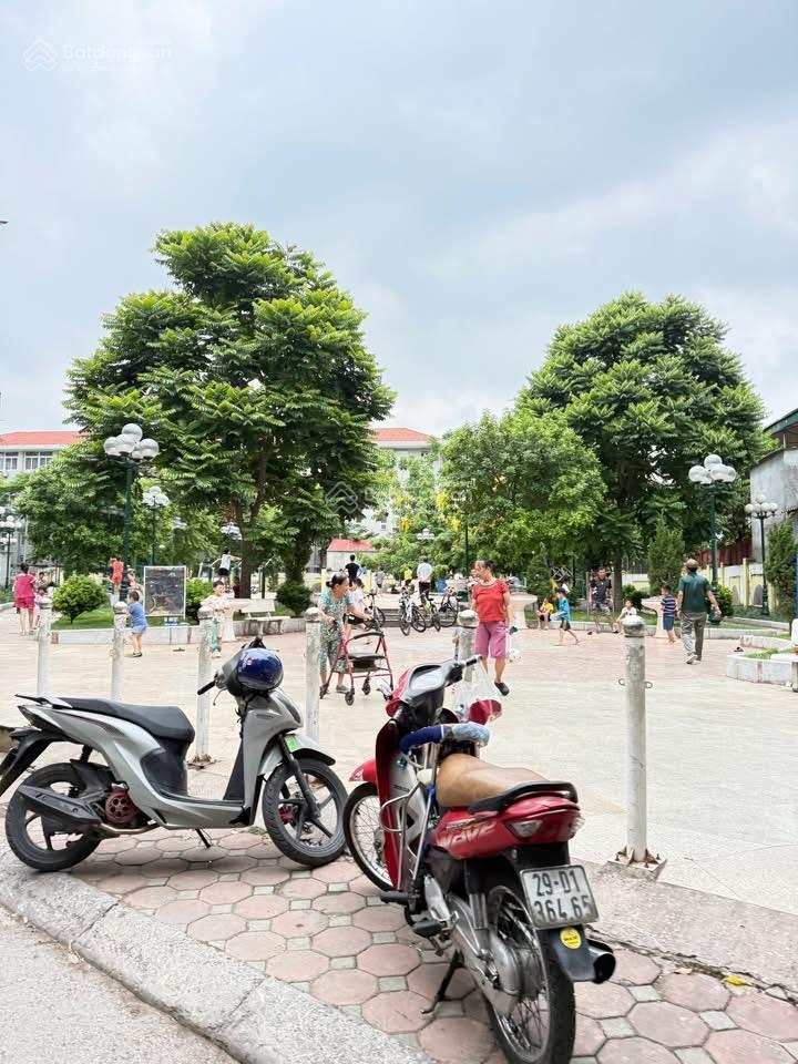 Cần cho thuê cả nhà mặt phố chùa quỳnh hai bà trưng 45m2 5tầng 200m2 ô tô kinh doanh gì cũng tốt