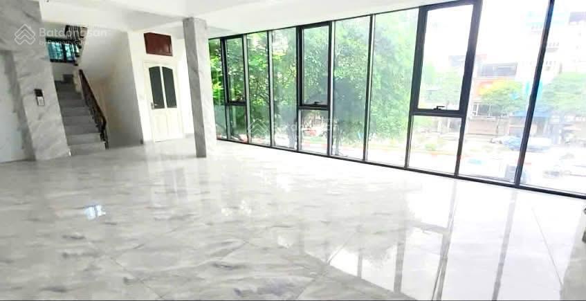 Cho thuê gấp căn nhà mặt phố trần khát chân  hbt 60m2 6tầng tổng 360m2 thông sàn thang máy mt10m