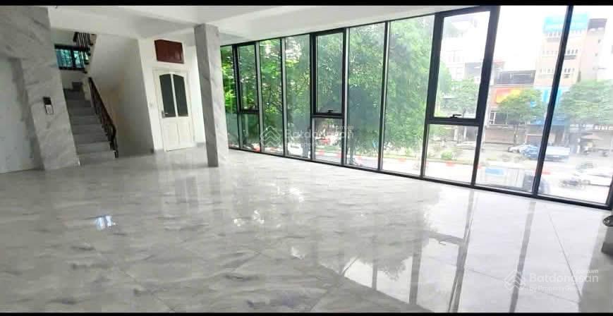 Cho thuê gấp căn nhà mặt phố trần khát chân  hbt 60m2 6tầng tổng 360m2 thông sàn thang máy mt10m