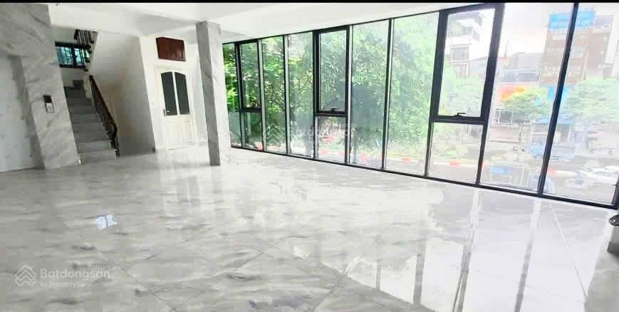 Cho thuê gấp căn nhà mặt phố trần khát chân  hbt 60m2 6tầng tổng 360m2 thông sàn thang máy mt10m