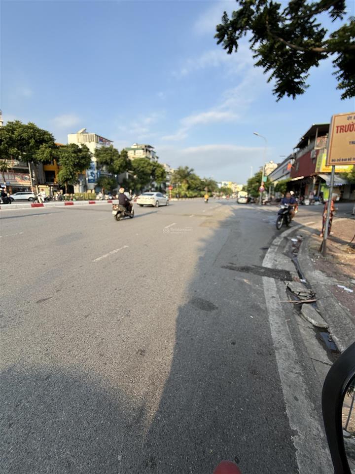 Nhà trung tâm tiện nghi, giảm ngay 200 triệu, còn hơn 5 tỷ căn nhà đẹp tại phố trần khát chân  hbt