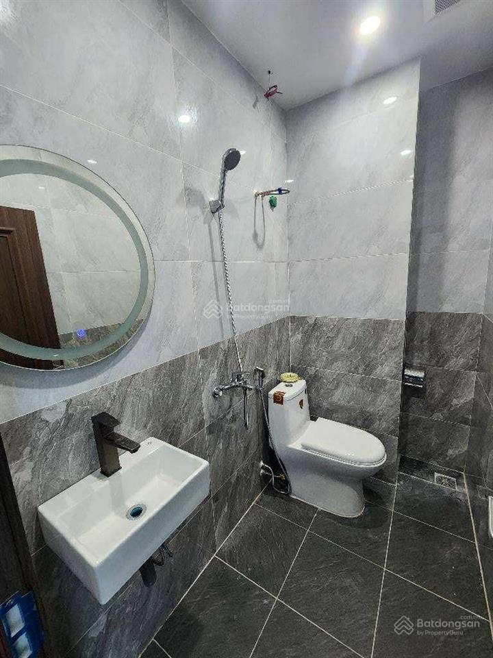 Bán nhà rẻ rộng mới đẹp mặt phố ngũ nhạc trung tâm quận hoàng mai 60m2 5 tầng thông sàn kinh doanh