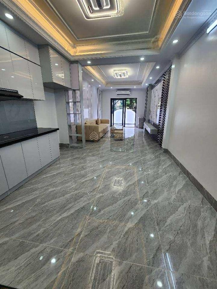 Bán nhà rẻ rộng mới đẹp mặt phố ngũ nhạc trung tâm quận hoàng mai 60m2 5 tầng thông sàn kinh doanh