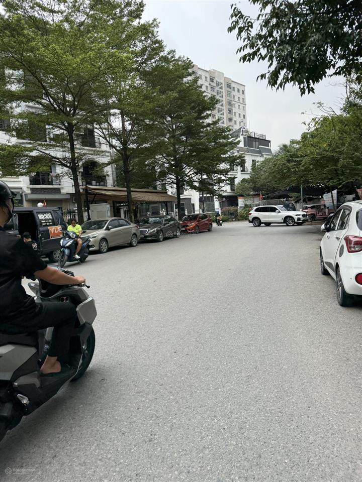 Bán gấp để định cư nước ngoài căn biệt thự 6 tầng thang máy tại khu đô thị mới đại kim nguyễn xiển