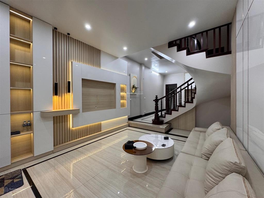 Cần bán nhà phố minh khai chủ tự xây chắc chắn56m2 4t 4 ngủ đẹp thoáng mát ô tô đỗ nhỉnh 11 tỷ