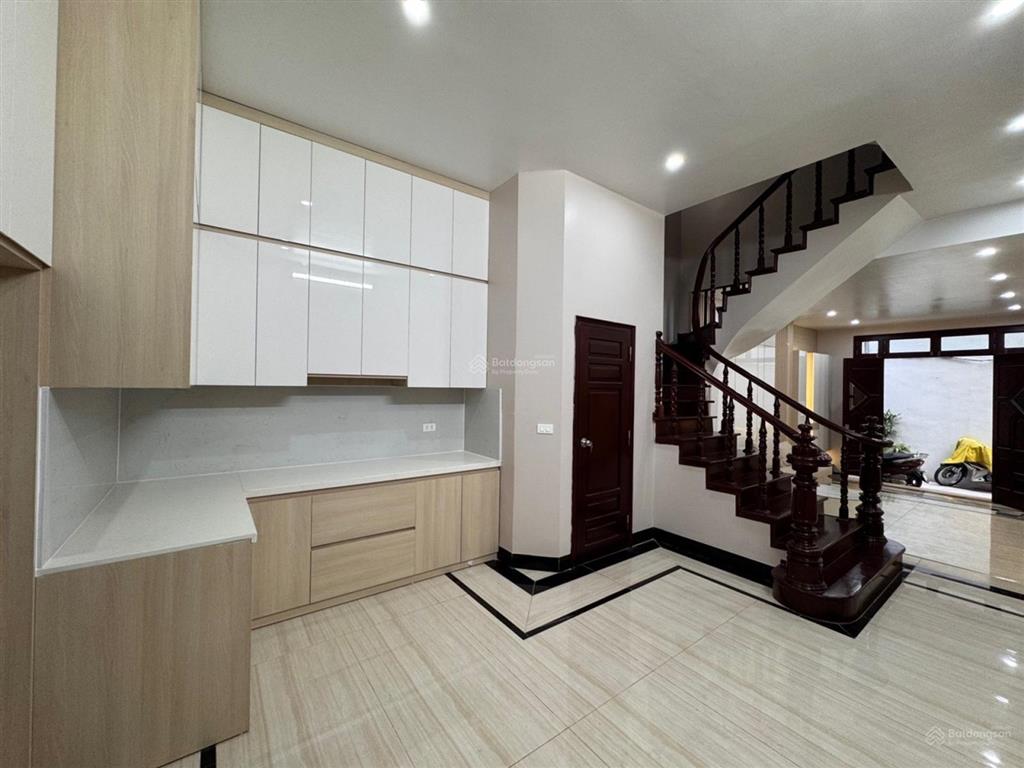 Cần bán nhà phố minh khai chủ tự xây chắc chắn56m2 4t 4 ngủ đẹp thoáng mát ô tô đỗ nhỉnh 11 tỷ