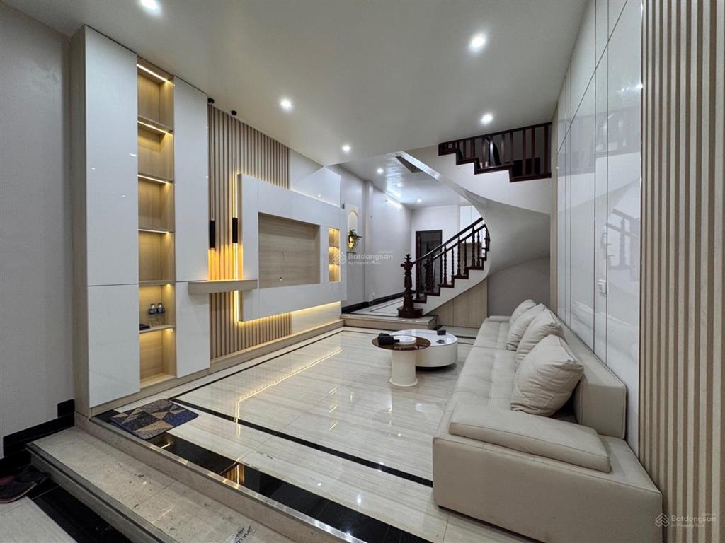 Cần bán nhà phố minh khai chủ tự xây chắc chắn56m2 4t 4 ngủ đẹp thoáng mát ô tô đỗ nhỉnh 11 tỷ
