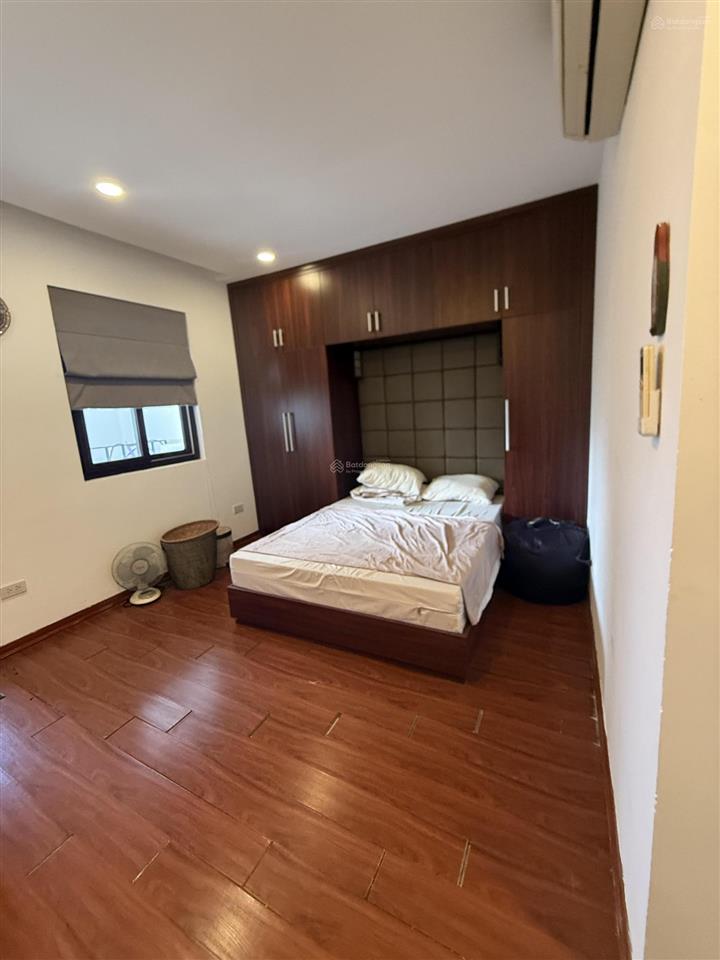 Bán gấp căn nhà lô góc đẳng cấp trung tâm lạc trung ô tô vào nhà, khu toàn cán bộ bác sĩ ở văn minh