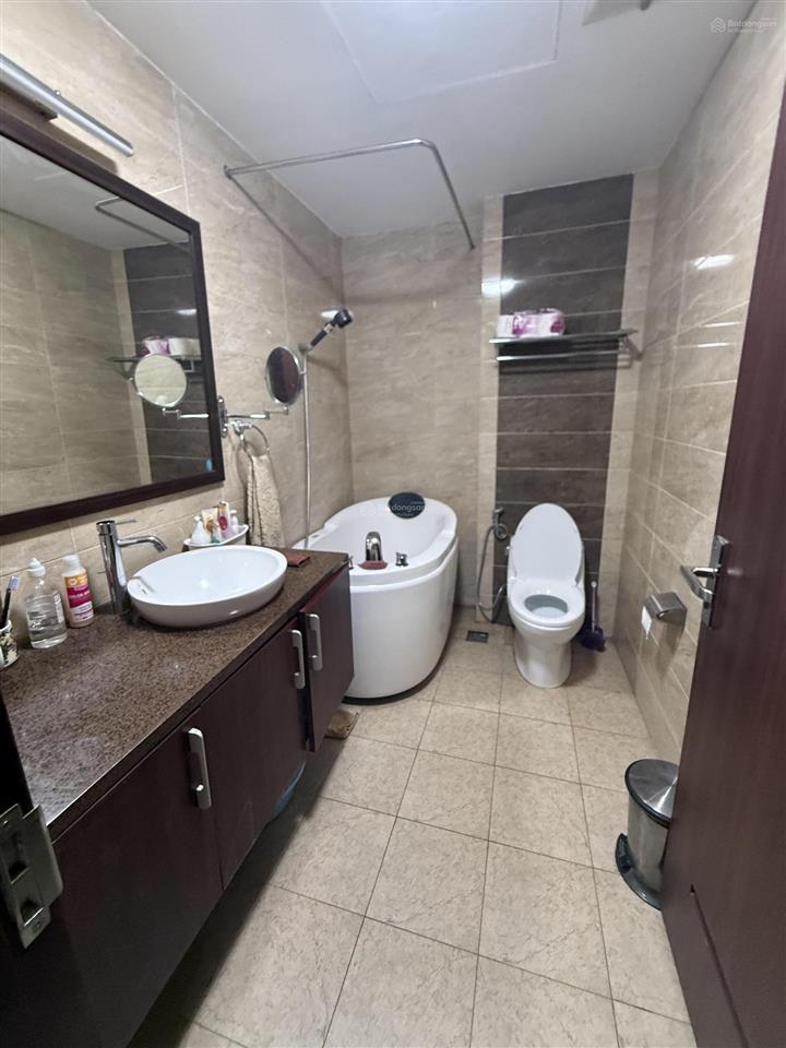 Bán gấp căn nhà lô góc đẳng cấp trung tâm lạc trung ô tô vào nhà, khu toàn cán bộ bác sĩ ở văn minh