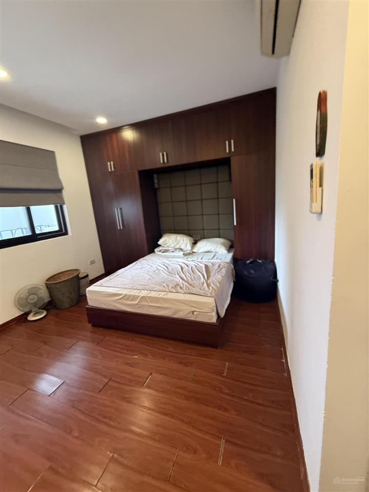 Bán gấp căn nhà lô góc đẳng cấp trung tâm lạc trung ô tô vào nhà, khu toàn cán bộ bác sĩ ở văn minh