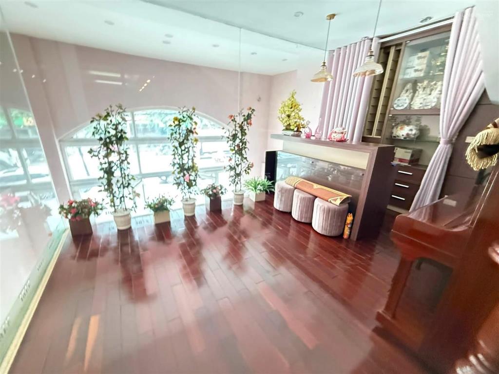 Cần bán nhà mặt phố lạc trung  hbt63m2 4 tầng vỉa hè rộng ô tô 2 chiều, ngõ sau ô tô tải vào nhà