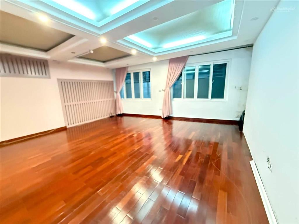 Cần bán nhà mặt phố lạc trung  hbt63m2 4 tầng vỉa hè rộng ô tô 2 chiều, ngõ sau ô tô tải vào nhà