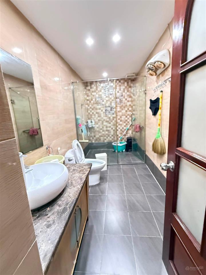 Cần bán nhà mặt phố lạc trung  hbt63m2 4 tầng vỉa hè rộng ô tô 2 chiều, ngõ sau ô tô tải vào nhà