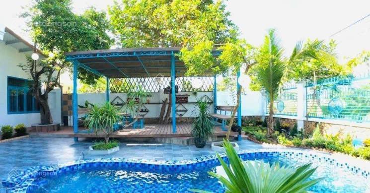 Cho thuê villa 2 tầng mt lương hữu khánh  sơn trà diện tích 300m
tổng 6pn,5wc,sân vườn,hồ bơi