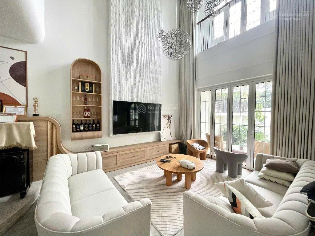 Chỉ với hơn 100tr/m sở hữu ngay 1 căn lk 114m, vip nhất kđt hà đông, hoàn thiện đẹp, thang máy chờ
