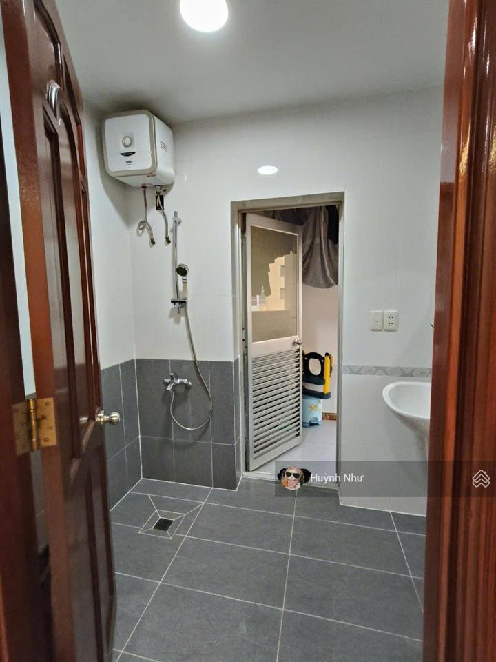 Không ở nữa nên bán ch sky garden 3, q7, dt 75m2 2pn 2wc giá 2,38 tỷ bao vat và phí, view nội khu