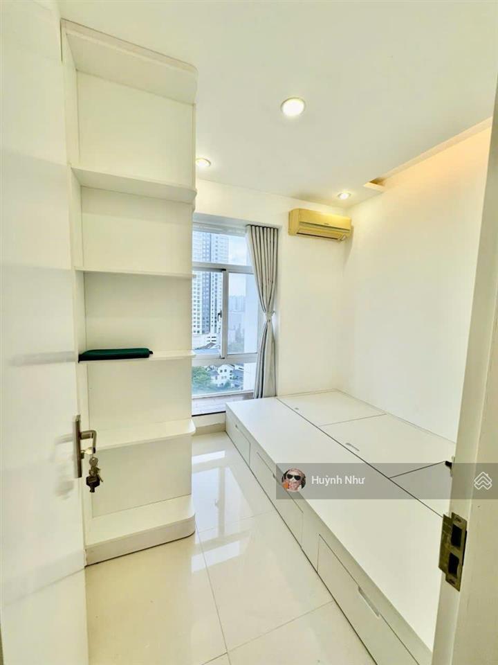 Không ở nữa nên bán ch sky garden 3, q7, dt 75m2 2pn 2wc giá 2,38 tỷ bao vat và phí, view nội khu