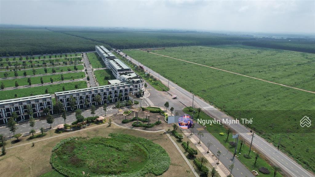 Lô đất nền sđ sẵn duy nhất đối diện công viên, giá cực rẻ cho kh đầu tư cất cánh cùng sb long thành
