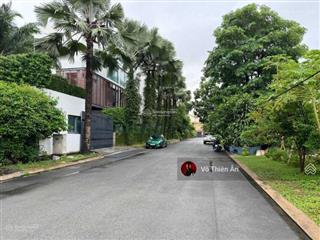 Siêu đầu tư! chủ gửi bán gấp lô đất góc 2mt  xd hầm 7 tầng ngay trần não, q2 21x30m chỉ 82tr/m2