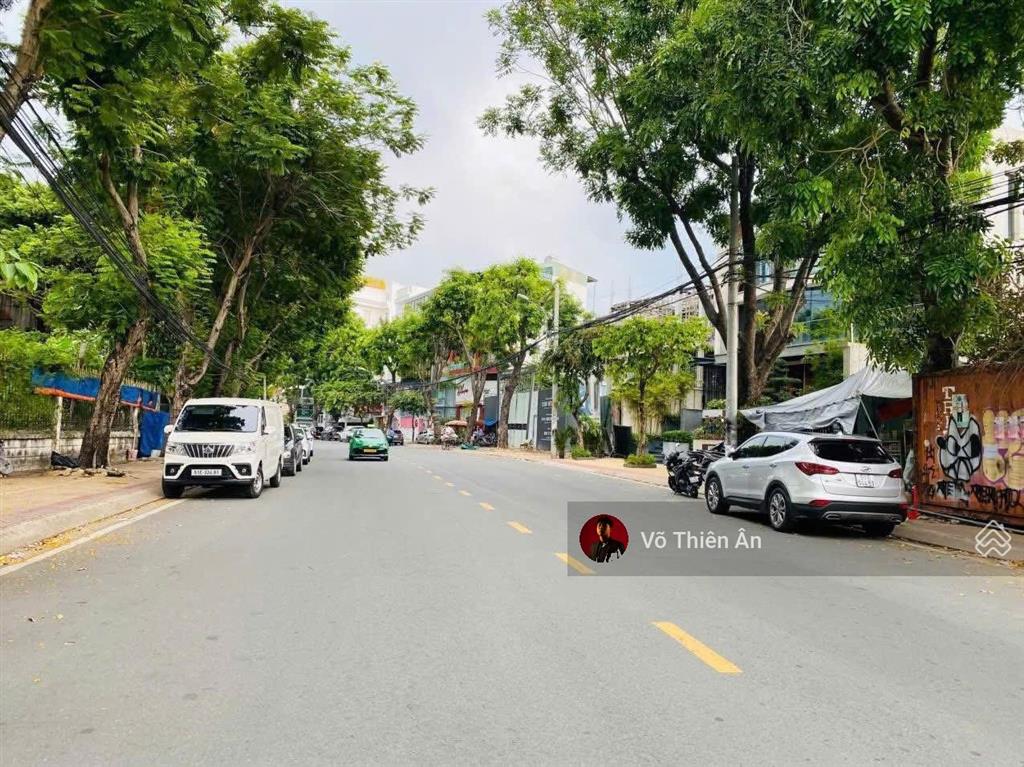 Chốt gấp chỉ ~150tr/m2 ! xem ngay lô đất 380m2  10x38m  mt ngay nguyễn văn hưởng, thảo điền q2