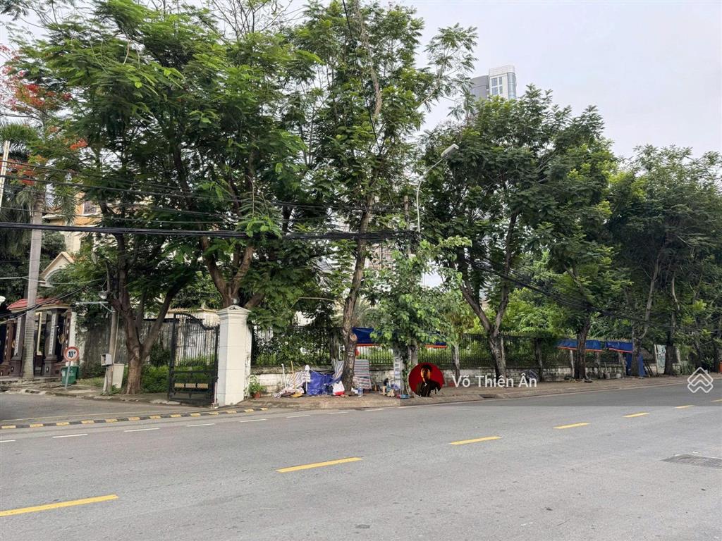 Chốt gấp chỉ ~150tr/m2 ! xem ngay lô đất 380m2  10x38m  mt ngay nguyễn văn hưởng, thảo điền q2