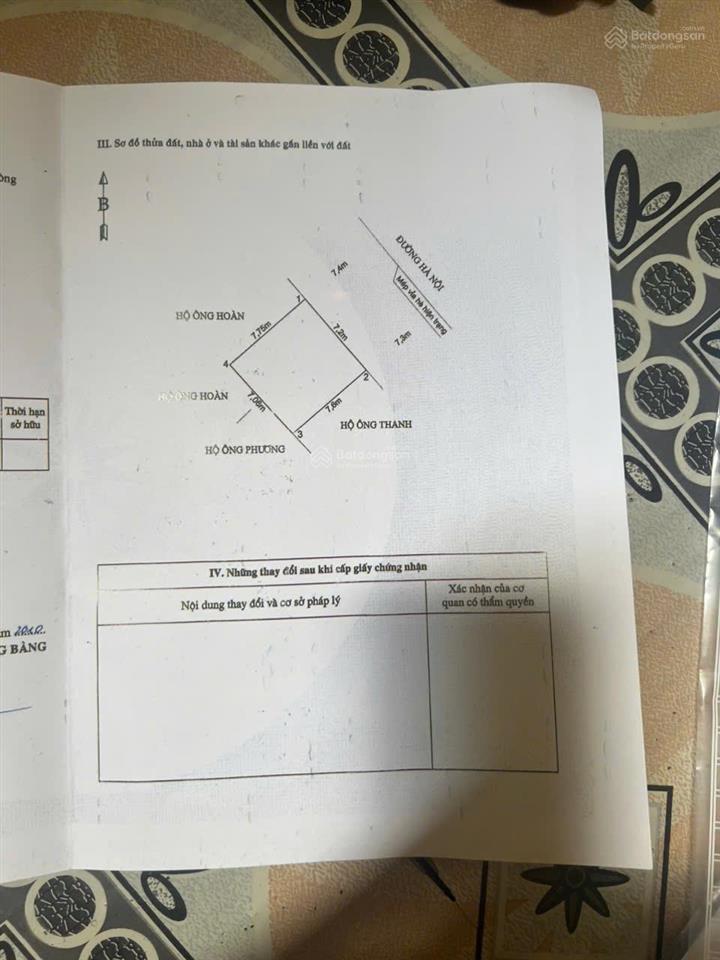 Nhà mặt phố đối diện bến xe một trong số ít