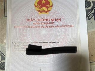 Nhà mặt phố đối diện bến xe một trong số ít