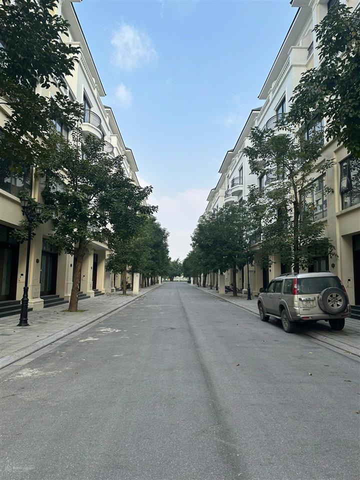 Cắt lỗ 1 tỷ chính chủ bán liền kề 70m2 san hô giá chỉ 10,2 tỷ sẵn sổ, gần hồ, gần căn góc